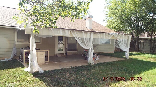 Foto del edificio - 8311 Meadow Fire St