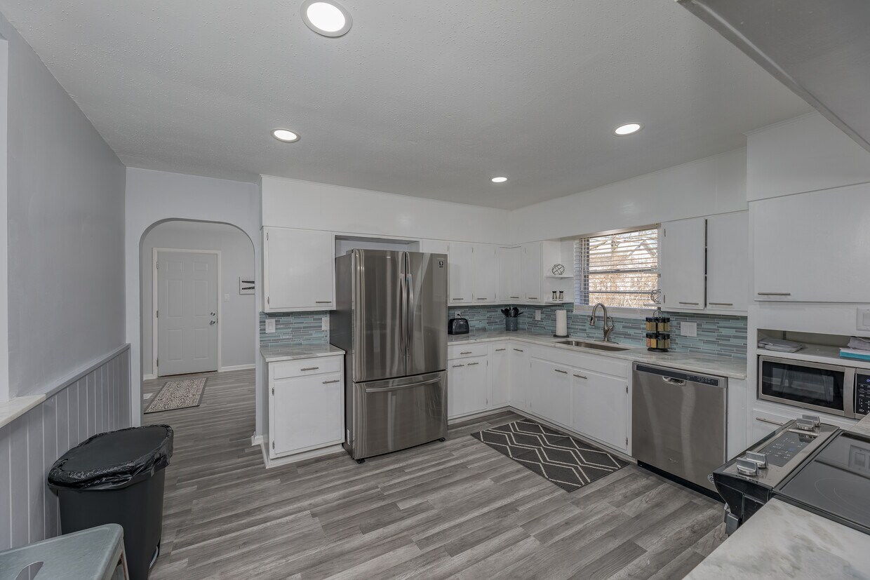 Foto principal - 4445 Ayrshire St