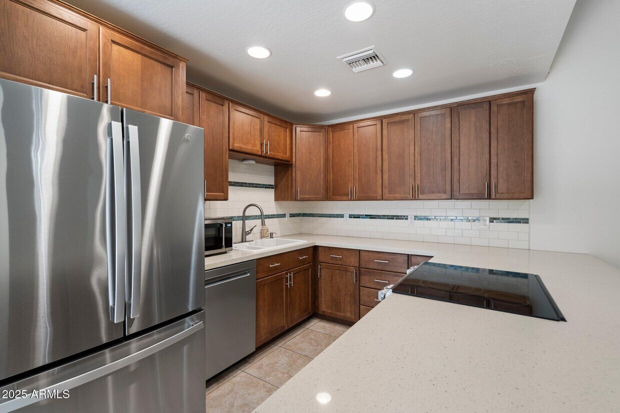 Foto principal - 3158 E Clarendon Ave