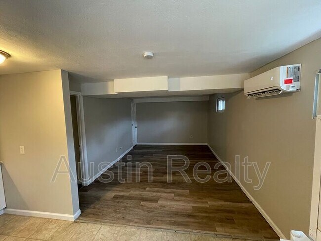 Foto del edificio - 8630 Burton Ave