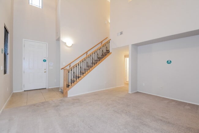 Foto del edificio - 462 E Calle De Ocaso