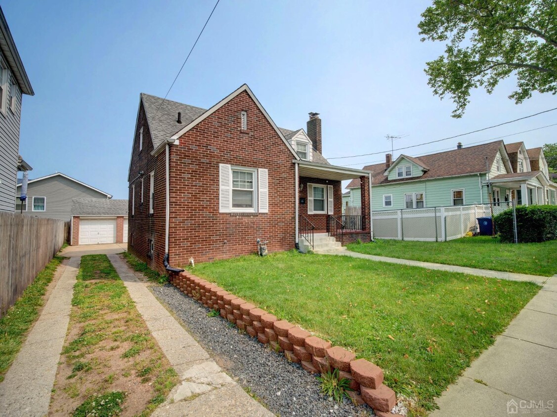 Primary Photo - 660 Jacques St