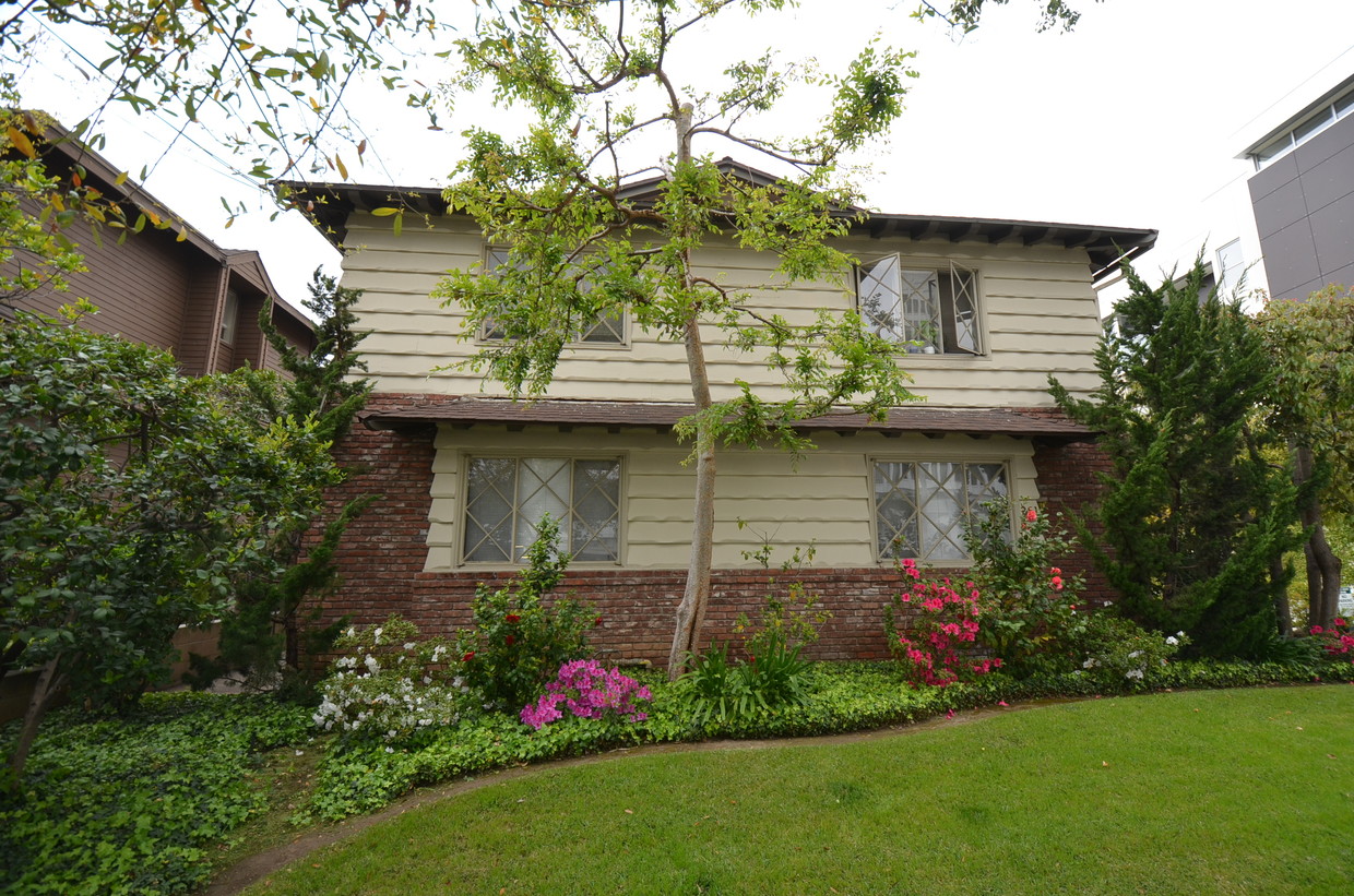 Primary Photo - 261 S Hudson Ave