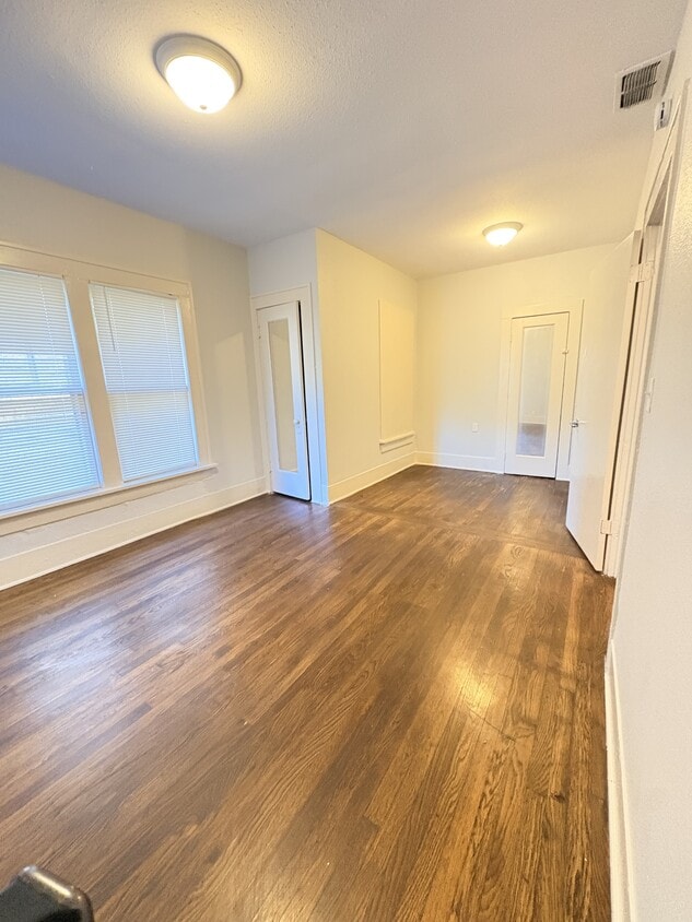 Foto del edificio - 704 Baylor St