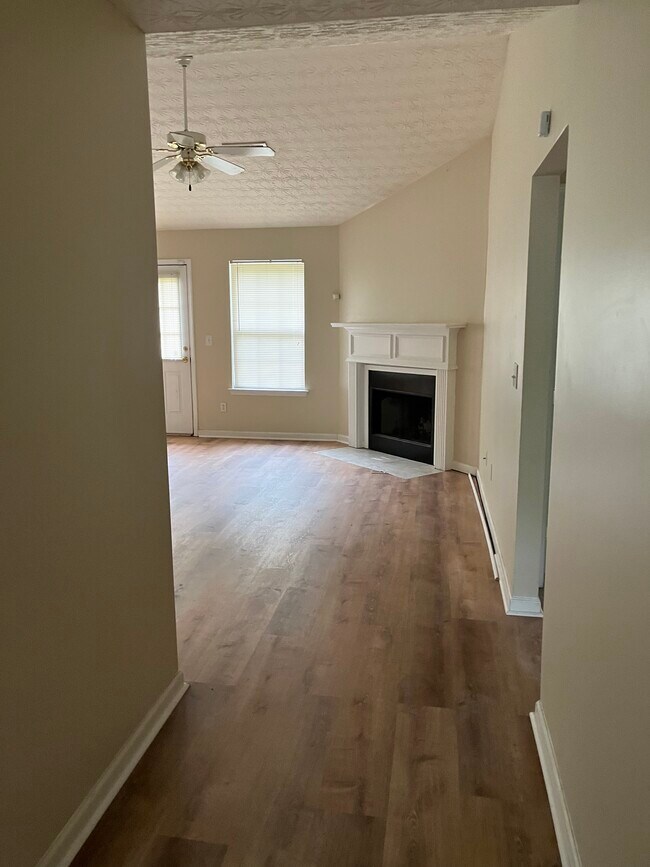 Building Photo - 999 Dixie Dr