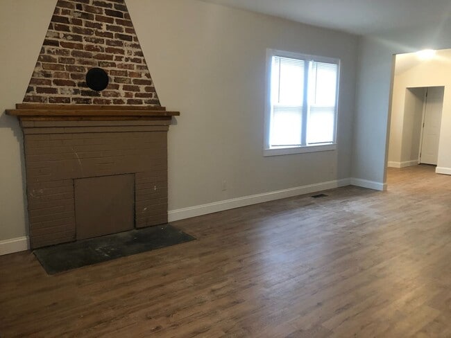 Building Photo - 3 bedroom/2 bath home!