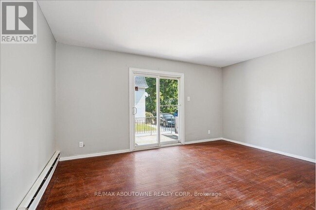 Building Photo - 2316 Hixon St