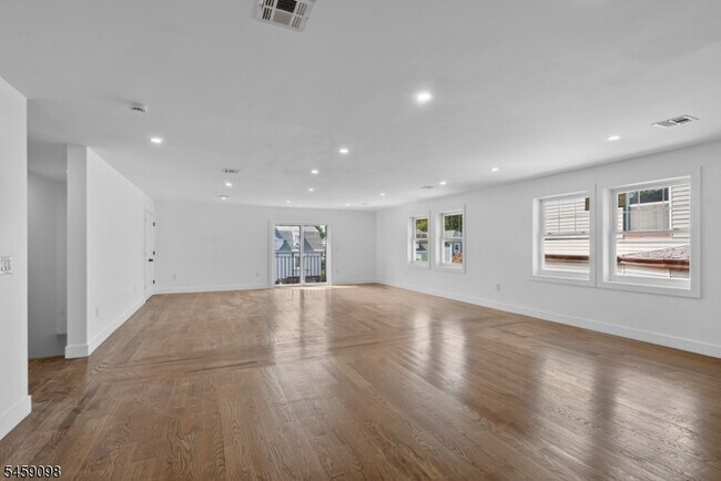 Foto del edificio - 144 N 14th St