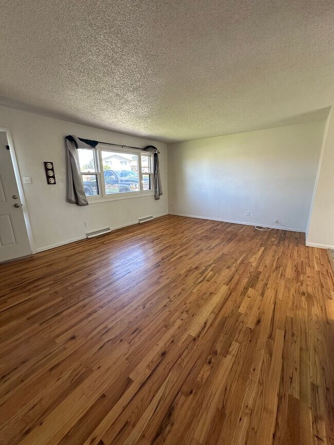 Foto del edificio - 3 BEDROOM, PLUS 2 BONUS ROOMS, 3 BATHROOM ...
