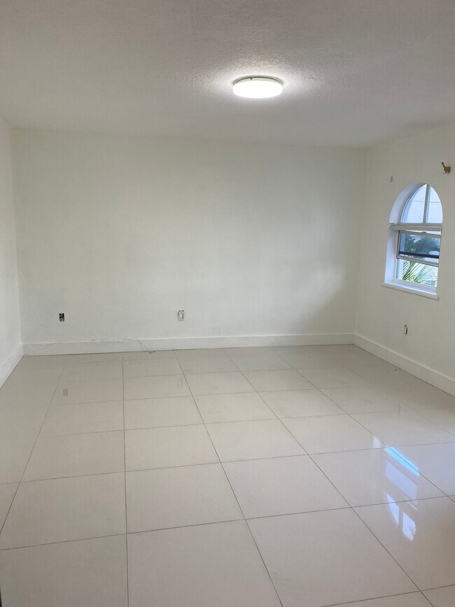 Living room - 3052 SW 27th Ave