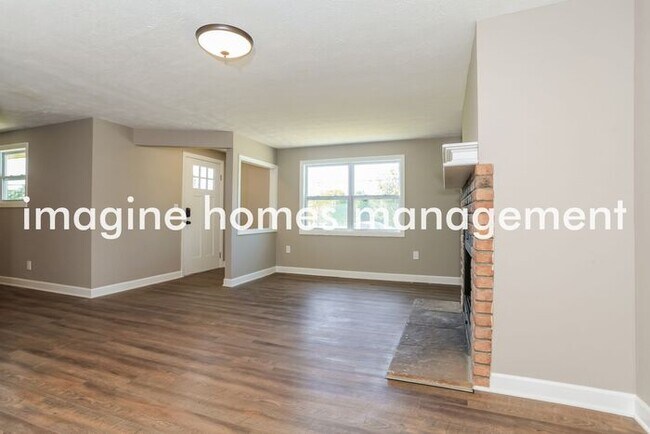 Foto del edificio - Coming Soon! Pet friendly 3 bedroom 2 bath...