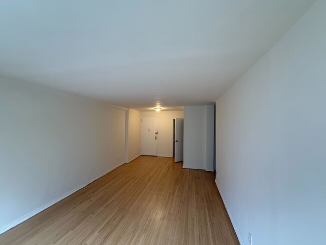 Foto del edificio - 3855 Orloff Ave