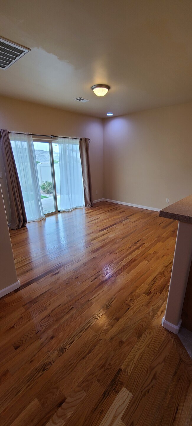 Foto del edificio - 590 Rio Grande Dr