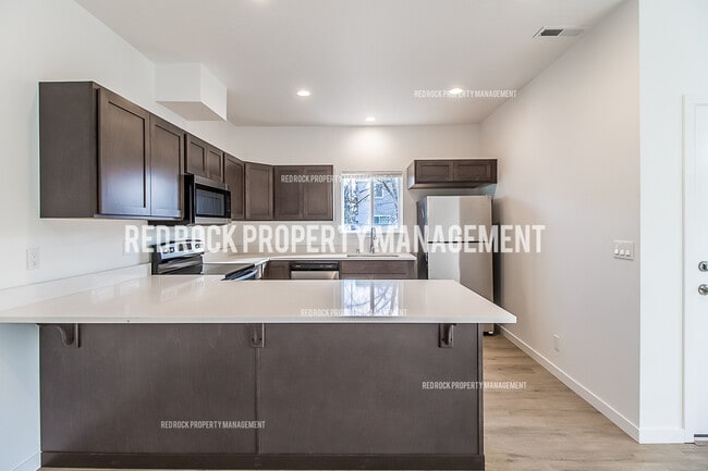 Building Photo - 1118 N Davis Ln