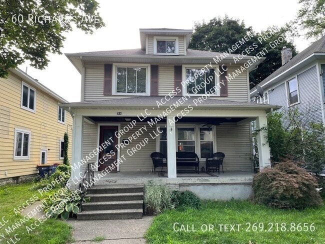 Building Photo - Huge NW John Ball Zoo Area 5 Bedroom Home