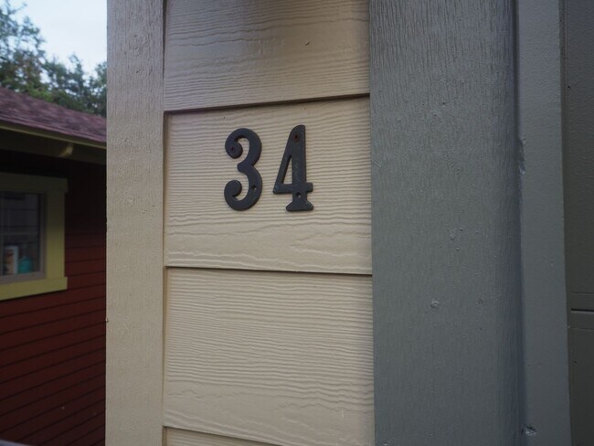 Foto del edificio - 13604 Caldwell Dr
