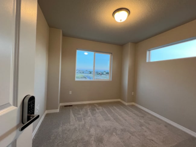 Building Photo - 5235 Aeroglide Lp