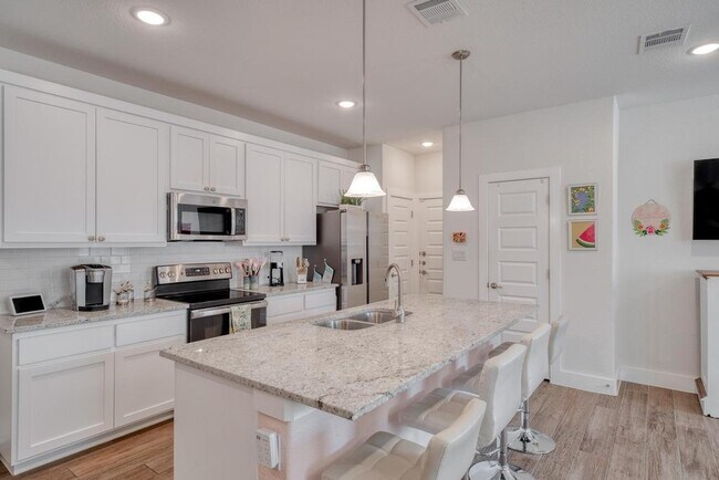 Building Photo - 620 Parkline Dr