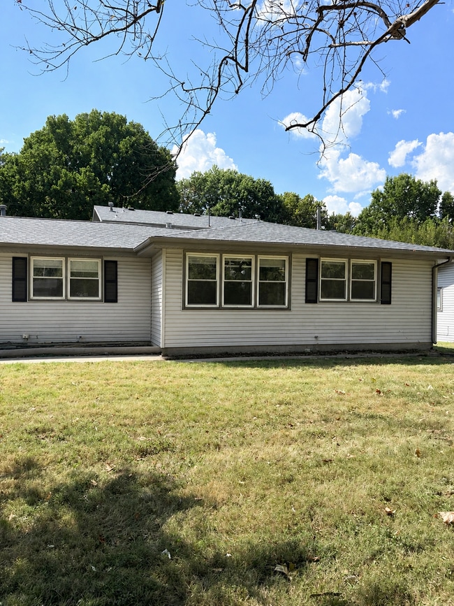 Building Photo - 521 S Oak Grove Ave