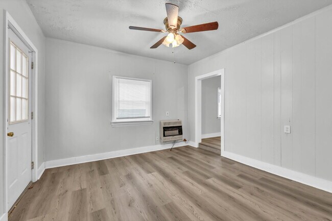 Building Photo - Charming 2-bedroom, 1-bath near downtown Clarksville!