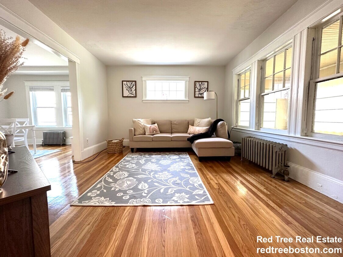 Primary Photo - 19 Larose Pl
