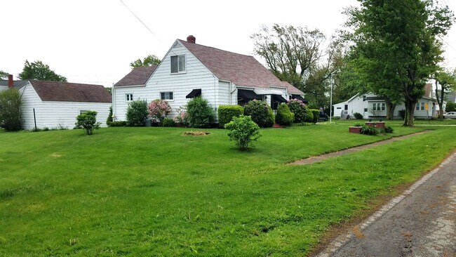 Foto del edificio - 935 Marshall Dr