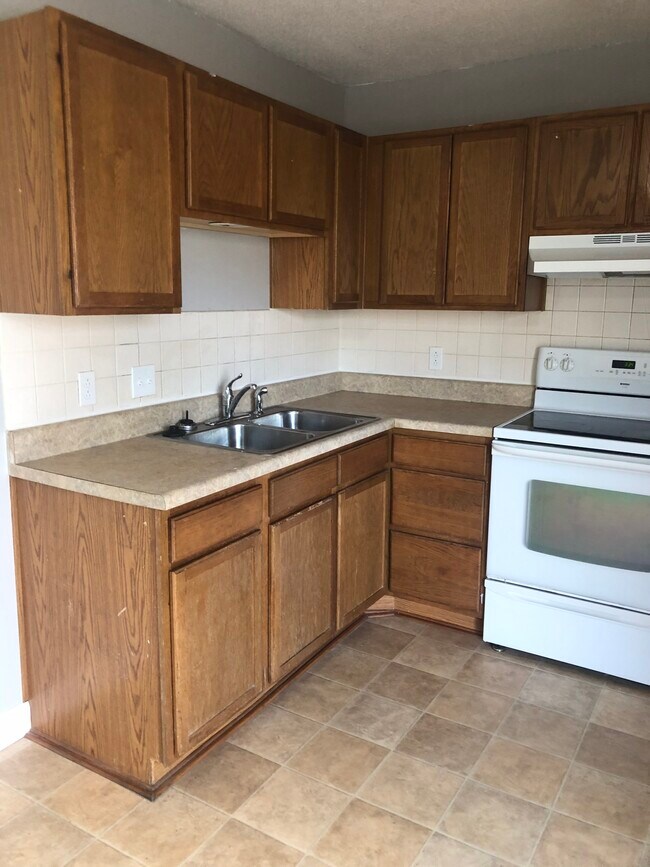 Kitchen - 2139 Prairie Glen Pl