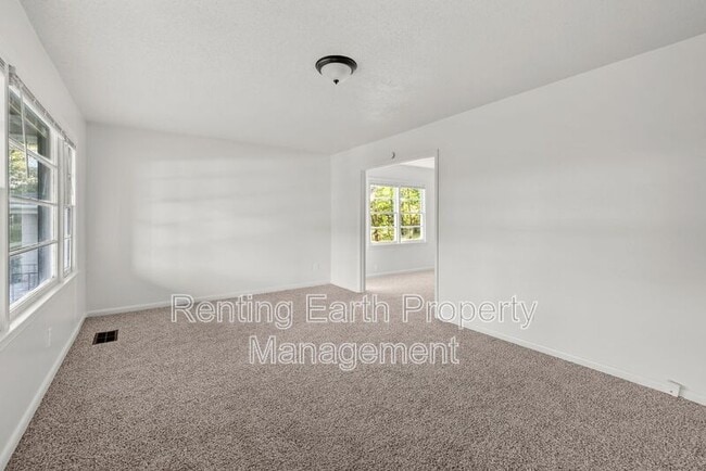 Building Photo - 932 5 Mile Rd