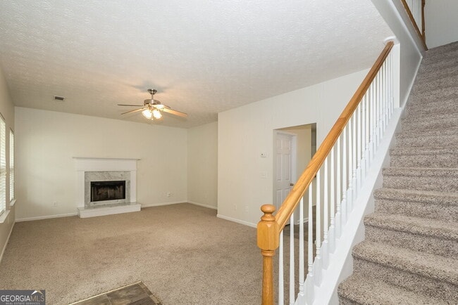 Building Photo - 46 Roxbury Ln