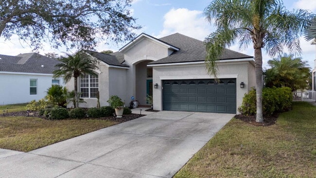 Building Photo - "Spacious 3-Bedroom Oasis with 2 Baths and 2,287 Sq Ft in Bradenton!"