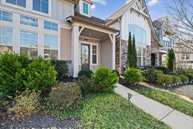 Photo - 308 Symphony Wy House