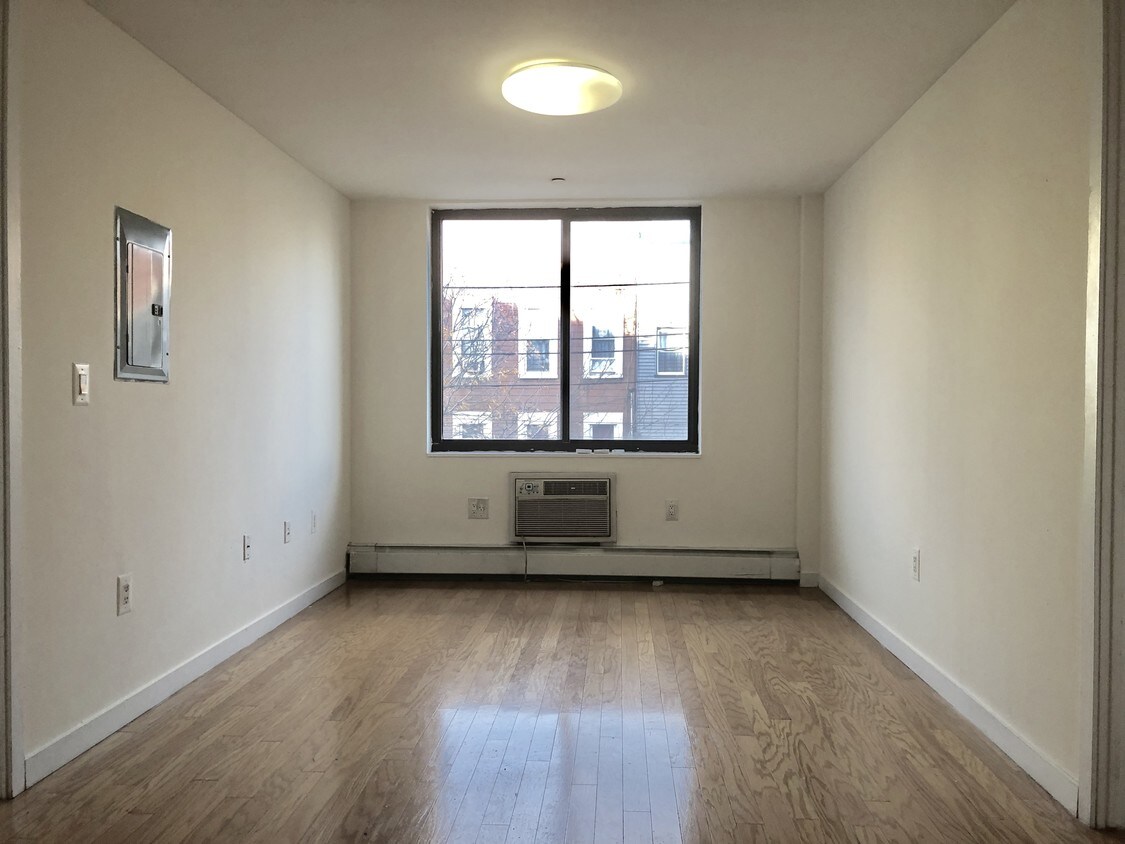 925 Metropolitan Ave Unit 308 Brooklyn Ny 11211 Apartment For Primary Photo 925 Metropolitan Ave