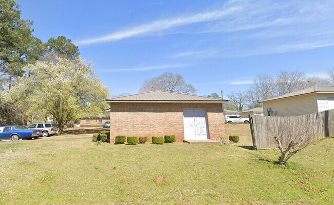 Building Photo - 756 Randolph Ave