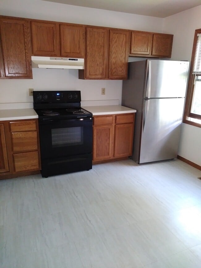 Building Photo - 612 Elk St