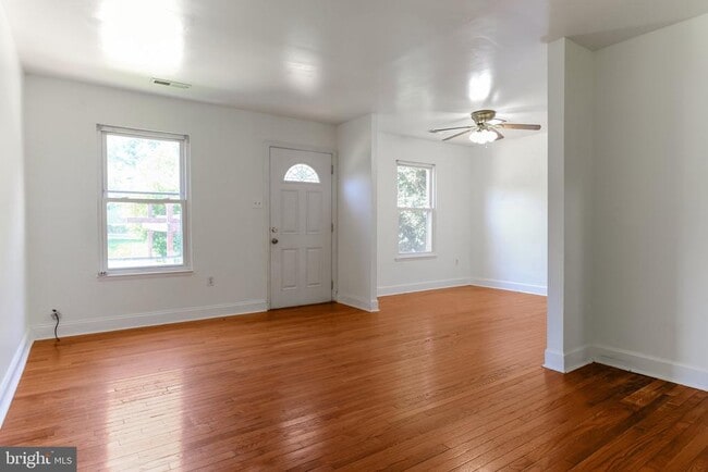 Foto del edificio - 577 W Diamond Ave