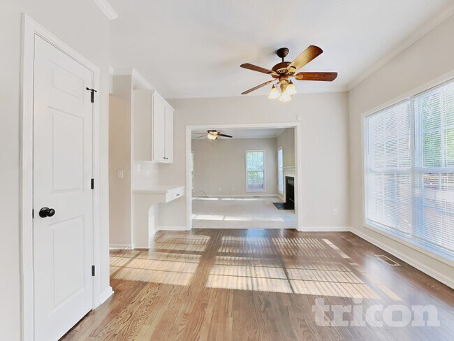 Foto del edificio - 2703 Kingsberry Ct