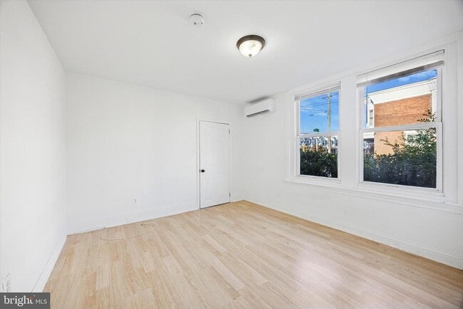 Building Photo - 5759 Pine St