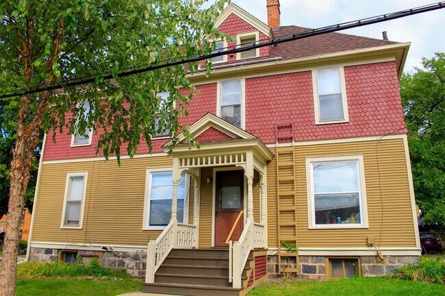 Building Photo - 802 E Kingsley St