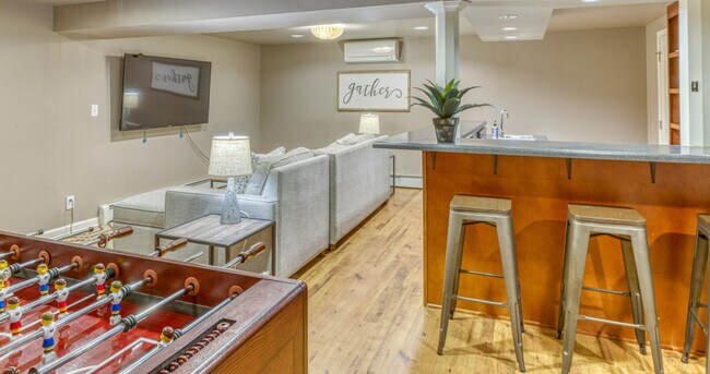Foto del edificio - 701 N Howard St