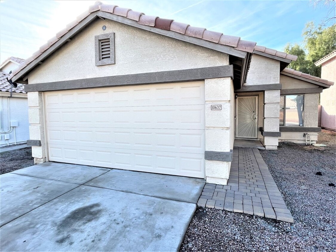 10637 W Piccadilly Rd House Rental in Avondale, AZ