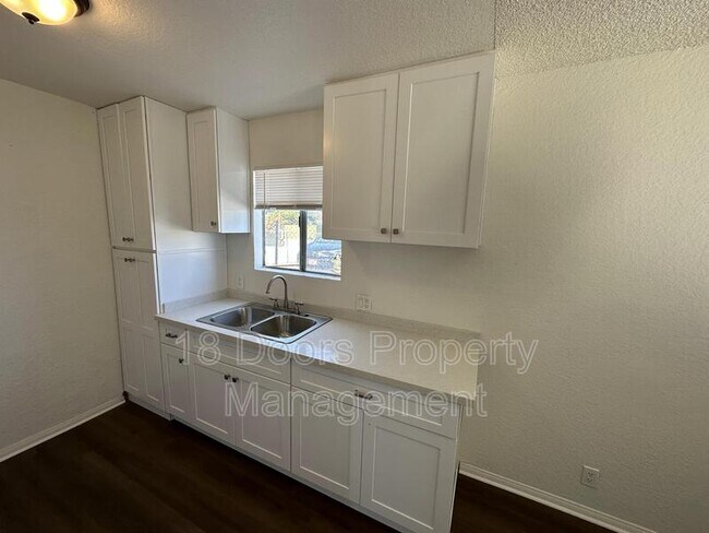 Foto del edificio - 840 Grand Ave