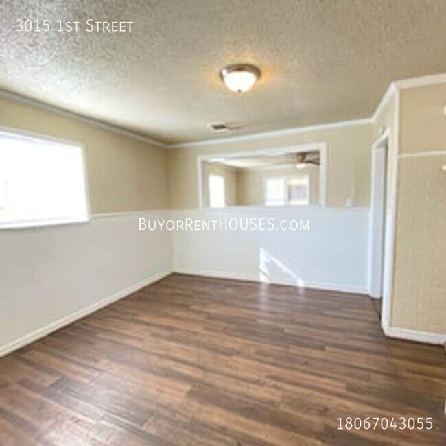 Building Photo - RENT is $895 + Pay $0 deposit at Move-In (...