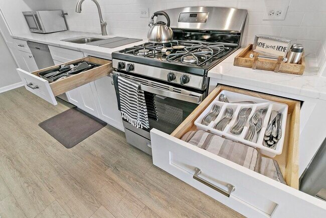 Foto del edificio - 931 W Glen Flora Ave