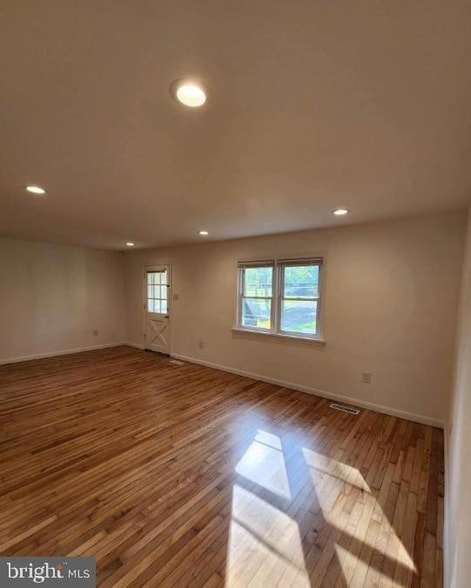 Building Photo - 1760 N Wales Rd