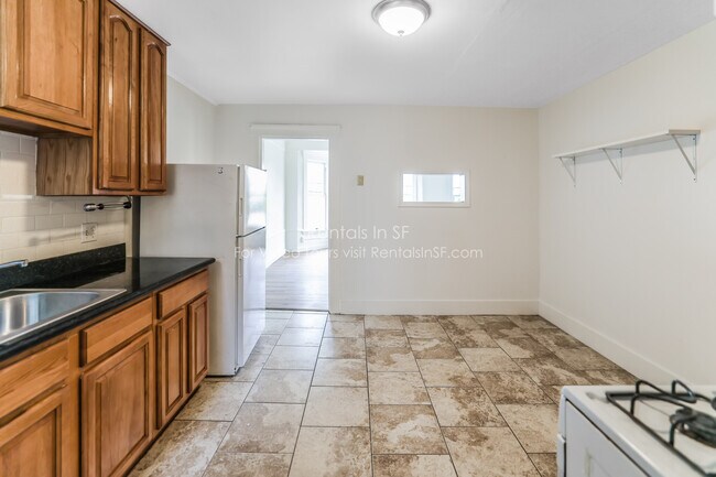 Building Photo - 901 Stanyan St