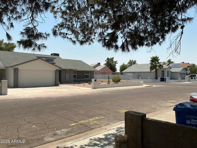 Foto del edificio - 8837 W Highland Ave