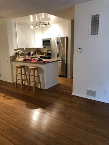 Foto del edificio - 6355 Green Valley Cir