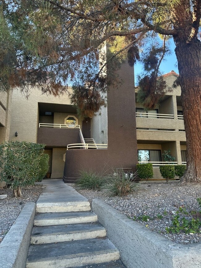 Building Photo - 5040 S Rainbow Blvd