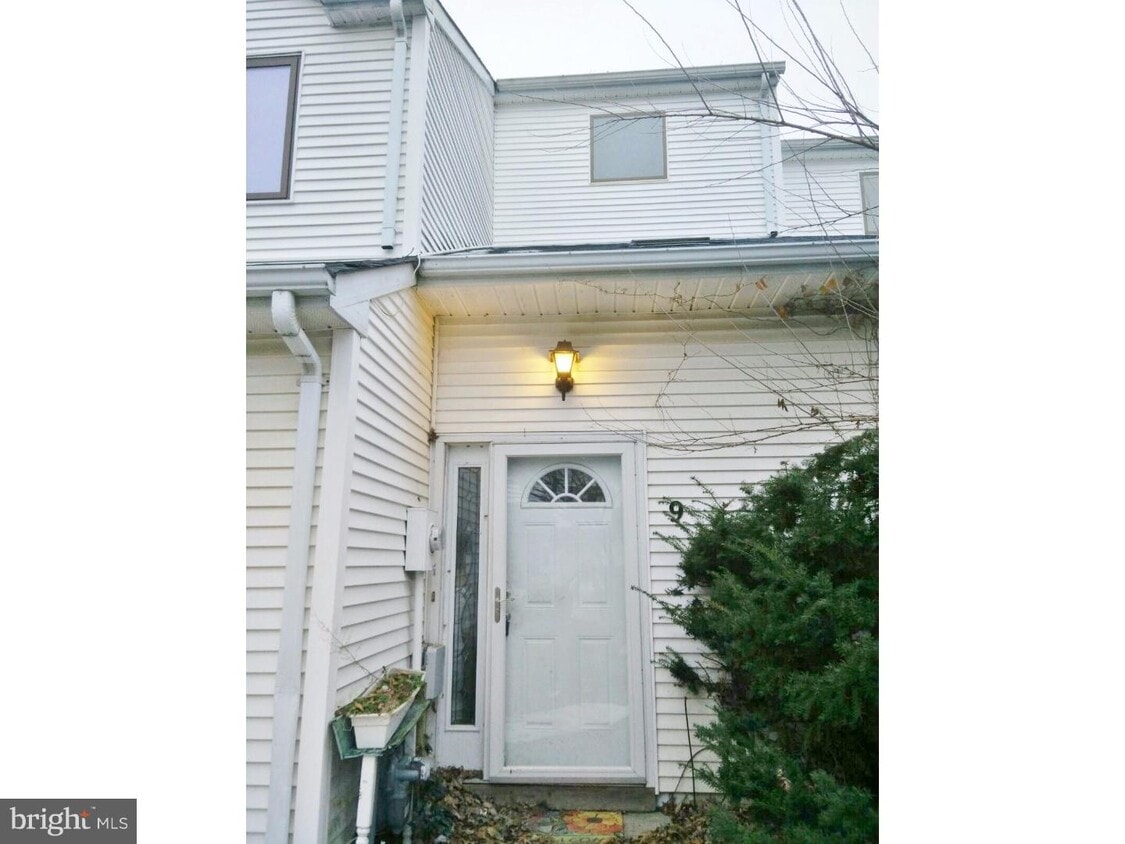 Primary Photo - 9 Carob Ct