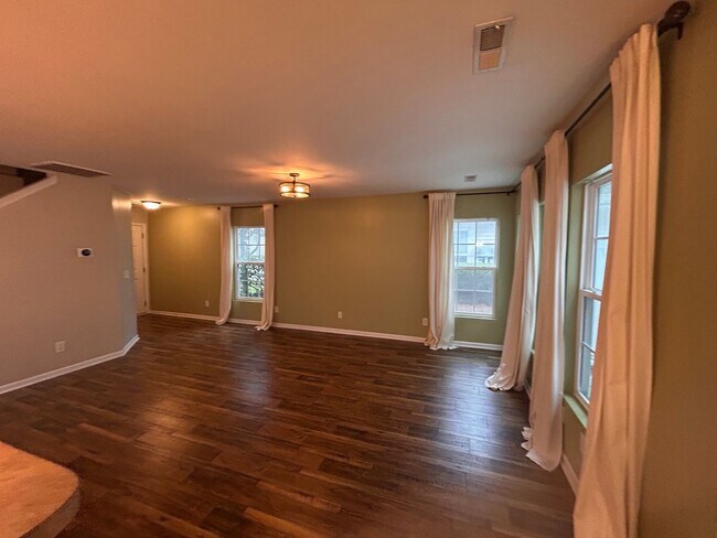 Foto del edificio - Amazing 3BR Townhome in The Pines at Charleston Park!